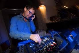 Dj für hochzeit in münchen, augsburg, nürnberg, bayern und gardasee. Dj Munchen Fur Hochzeiten Fasching Geburtstage Firmenevents In Munchen Moosach Kunstler Und Musikbedarf Gebraucht Ebay Kleinanzeigen