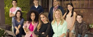 Don't be fooled by the rocks that she got. Neue Serie Jlo Lockt Zuschauer Mit Twitter Livechat Dwdl De