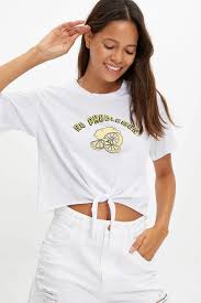 Beyaz Kadin Baglamali Baskili T Shirt 1030285 Defacto Kadin Modasi Kadin Olmak Moda Stilleri