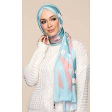 Cosy cabled hat, scarf & bag. Barbie X Duck Shawl Dreamer Fashionvalet