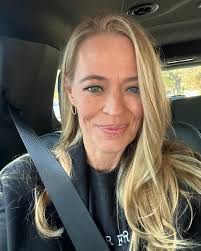 Jeri Ryan Official