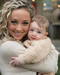 Can't handle this 🥰 #makeup #toronto #torontolife #family #photos