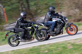 Refined front and rear suspension. Kawasaki Z650 Gegen Yamaha Mt 07 Moto Ch