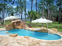 Im Garten Konnen Sie Eine Beliebige Pool Form Gestalten Diy Schwimmbad Schwimmbad Designs Gartenpools