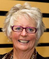 Amanda Oertel's Instagram, Twitter & Facebook