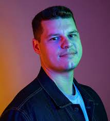 Alex Towne's Instagram, Twitter & Facebook