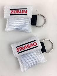 Ağız anatomisine uygun bir yapıya sahiptir. Cpr Beatmungsmaske Mit Schlusselanhanger Mit Eigenem Aufdruck
