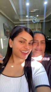 This was so beautifully done! Mother and daughter 😍❤️🇬🇾