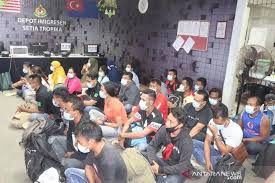 Warga asing semakin rakus kuasai bumi malaysia. Tentara Malaysia Tangkap Pekerja Migran Indonesia Radarcirebon Com