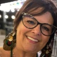 Lisa Barsh's Instagram, Twitter & Facebook