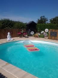 Piscine D 10m X 5m Chauffee En Saison Avec Transats Douche Et Toilettes Exterieurs Picture Of Instant Present Brugny Vaudancourt Tripadvisor