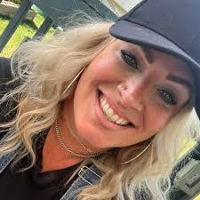 Lori Franzen's Instagram, Twitter & Facebook