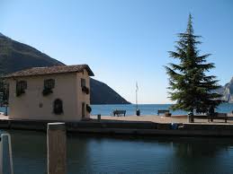 Unsere häuser und einzelwillen am gardasee. Datei Nago Gardasee Haus Jpg Wikipedia