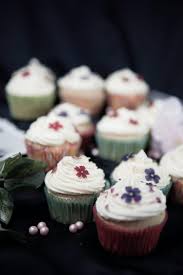 These flowers have fairly strong, distinctive flavours that can stand up. Vanilla Cupcake Icing Decorated With Dried Edible Flowers Food Drinks Homemade Bakes On Carousell