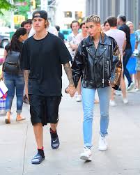 Justin Bieber And Hailey Baldwin Hold Hands Despite Keeping Their Relationship Status Under Wraps Hailey Baldwin Hailey Baldwin News Hailey Baldwin Style