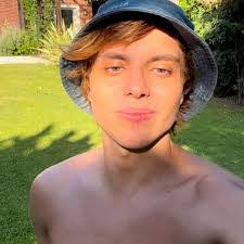 Natalia Cunningham's Instagram, Twitter & Facebook