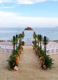 We only use fresh tropical flowers, for our bridal bouquets, boutonnieres, & other floral decor. Epingle Par Roxann Hendrickson Sur Love In Bloom Ceremony Decor Mariage Theme Tropical Deco Mariage Exotique Decoration Fleur Mariage
