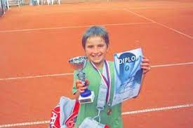 Na první pohled působí jako sebevědomá tvrďačka s výrazným tetováním. Sefka Nove Generace Blazen Do Bot I Tetovani Zarici Vondrousova Slavi Dvacetiny Aktualne Cz