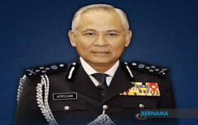 Menteri dalam negeri, datuk seri hamzah zainudin menyampaikan surat pelantikan kepada acryl sani pada jumaat. Bernama Sabah Polls Foreign Elements Hiding In Nearby Islands Police