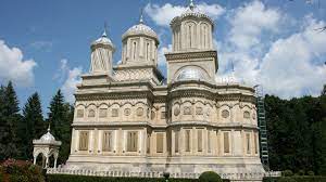 Printre altele, ansamblul cuprinde biserica episcopală, unul dintre cele mai celebre monumente arhitectonice medievale din țara românească. Https Xn Urlaub In Rumnien 2qb De Ro Uir De Vizitat Locatii De Vizitat Manastirea Curtea De Arges