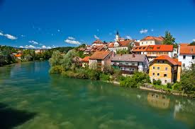 Despite its distant mountainous location, the town has a long tradition of manufacturing. Novo Mesto Slowenien Reisefuhrer Kroati De