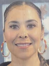 Kelly Linscott's Instagram, Twitter & Facebook