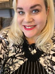 I did a bunch of drawing yesterday Im really trying to get this little book  of illustrations done so I can show all of you!! 😃