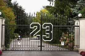 Concierge auctions, the auction house overseeing the sale of michael jordan 's sprawling estate, has released this video tour of the mansion and its surrounding grounds for potential buyers. Derrick Rose S Inspiration From Visiting Michael Jordan S House