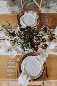 Ideen Fur Die Winterhochzeit In Den Bergen In Rot Winterhochzeit Tischdekoration Hochzeit Tischdeko Hochzeit