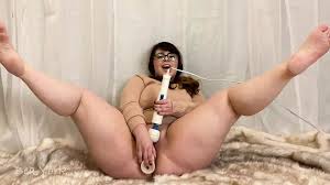 Thick Nerdy Cutie Fucks Self with Dildo and Hitachi Wand: Amateur Amateur  Porn