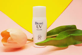 2 = biore uv perfect bright milk spf 50+ pa ++++ there was some slight erythema as seen in above photos but that went away and didn't seem to expose a tan; Biore Uv Perfect Face Milk Review Sunscreen For Oily Skin Style Vanity