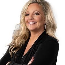 Lori Watters's Instagram, Twitter & Facebook