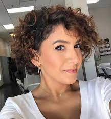 Erstaunliche Kurze Frisuren Naturliche Locken Frauen Erstaunliche Kurze Kurzhaarfrisuren Naturlocken Kurzhaarfrisuren Damen Naturlocken Kurzhaarfrisur Locken