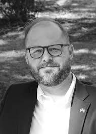 Melissa Brinley's Instagram, Twitter & Facebook