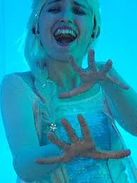 #bloop// ❄️#frozen #frozen2 #frozen3 #iceburns #helsa #hotashelsa  #elsacosplay #frozenelsacosplay #frozenbroadway