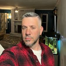 Hi! We are Tulsa Mini pigs! It's hard to find reputable breeders, but we  are here to answer any and all questions. All of our piglets will come  spayed/neutered, socialized, and potty