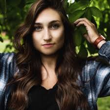 Alexis Hackworth's Instagram, Twitter & Facebook