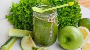 Potong buang kulit dan bijinya. Bangunkan Sistem Tubuhmu Dengan Jus Bayam Mentimun