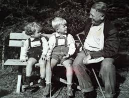 €50th.* jul 13, 2001 in minsk, belarus. Future Last President Of Czechoslovakia And First President Of Czech Republik Vaclav Havel In The Middle His Brother Ivan And Th Iconic Photos Black White Photography Czech Republic