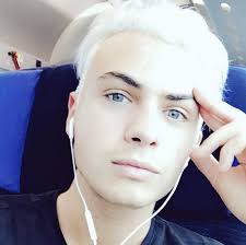 Anche lui è stato contagiato, dopo l'annuncio di gaia zorzi e molti altri volti noti dello spettacolo, arriva anche la comunicazione dal cantante federico. Nuovo Taglio Di Capelli Per Federico Rossi Di Benji E Fede Foto
