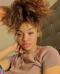 Mariyah Davis (mdmaxwell16)