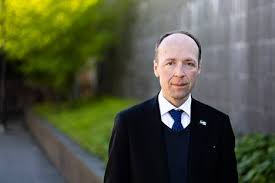 Perussuomalaisten puheenjohtaja, kansanedustaja / chairman of finns party, member of parliament we/us/our. Perussuomalaisten Halla Aho Haluaa Laajentaa Kuntien Itsehallintoa Polttoainevero Voisi Olla Alueellisesti Saadettava Politiikka Hs Fi