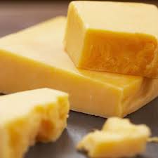 Original irischer cheddar mit herzhaftem geschmack für puren genuss! Lidl Selling Massive Blocks Of Cheddar Cheese For Ludicrously Cheap Price Birmingham Live