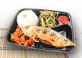Yang biasa adalah nasi kerabu putih yang dimakan lengkap dengan kuah tumis. Nasi Ikan Kembung Goreng Pesan Catering Online Terlengkap Eatzila