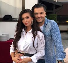 O fetiță și un băiețel. Primele Imagini Cu BÄƒieÈ›elul Lui Liviu Varciu È™i Al Andei CÄƒlin Artistul Este Topit DupÄƒ Fiul Lui