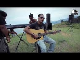 Dapatkan chord kunci gitar lainnya di www.iwanrj.com. Lirik Lagu Batak Julia Tongam Sirait Cord Lirik Lagu