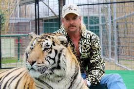 Joe exotic's music was featured in the 'tiger king' documentary, but it turns out that he's actually not the voice behind the catchy country songs. Joe Exotic Erzfeindin Ubernimmt Seinen Zoo Gala De