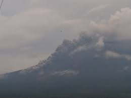 Menurut bupati lumajang, thoriqul haq hari ini gunung semeru meletus lagi!! Gunung Semeru Luncurkan Awan Panas 3 Km Status Waspada Lontar Id