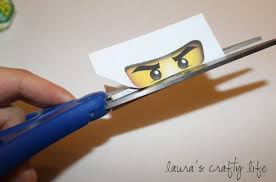 Den zettel mit dem text faltest du so, dass er in die flasche hineinpasst, befestigst ihn an der wolle und klebst diese in den. Ninjago Lollipops And Printable Ninjago Eyes