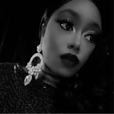 Desiree Mack's Instagram, Twitter & Facebook